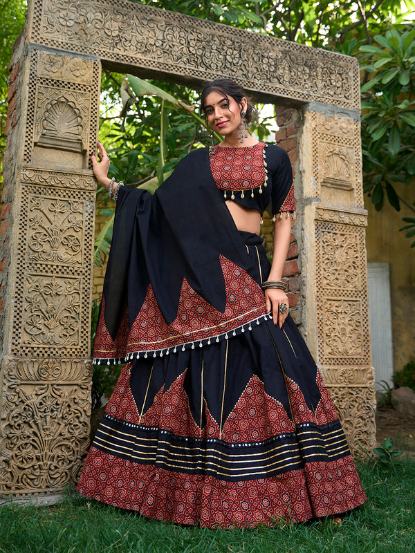 Black Color Plain With Printed And Paper Mirror Work Lace Border Chaniya Choli